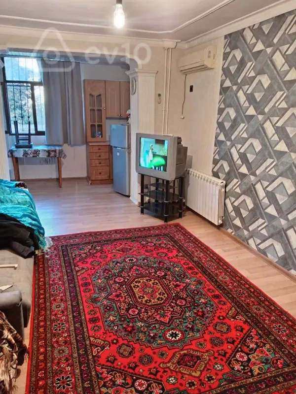 Kirayə verilir 2 otaqlı köhnə tikili 50 m²