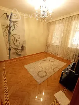 Kirayə verilir 4 otaqlı köhnə tikili 120 m²