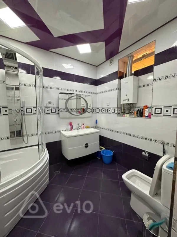 Kirayə verilir 4 otaqlı köhnə tikili 120 m²