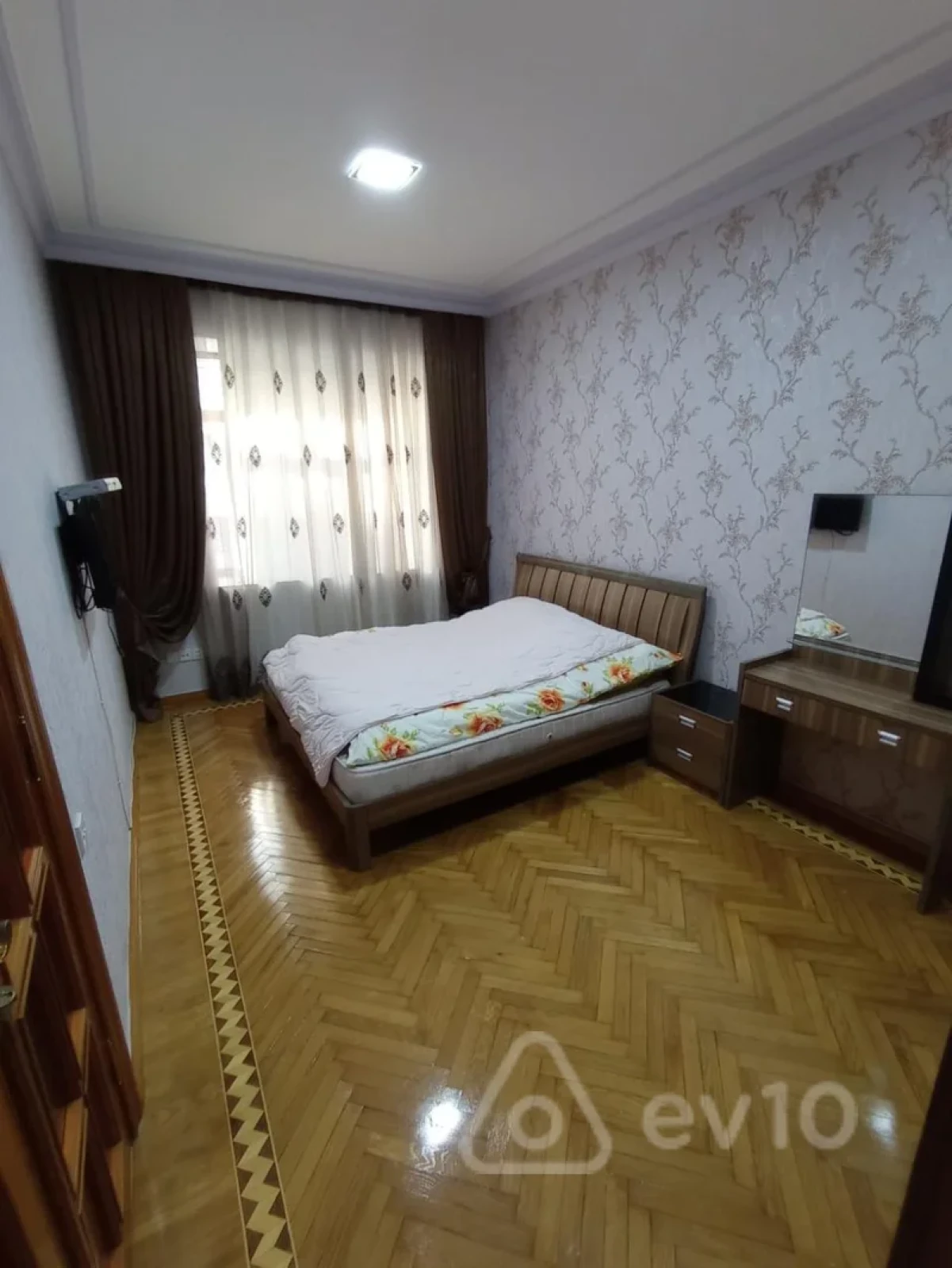 Kirayə verilir 4 otaqlı köhnə tikili 120 m²