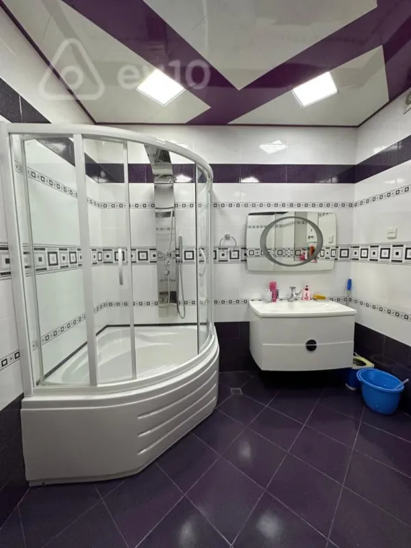 Kirayə verilir 4 otaqlı köhnə tikili 120 m²