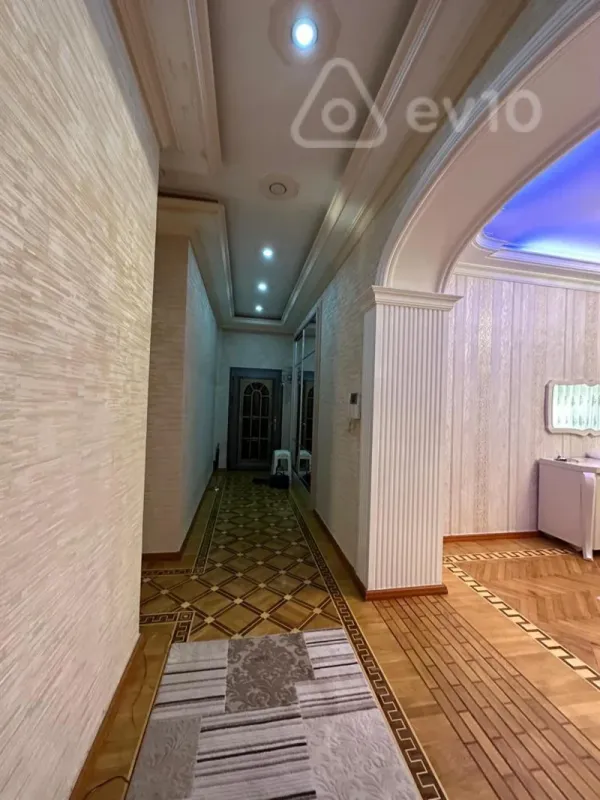 Kirayə verilir 4 otaqlı köhnə tikili 120 m²