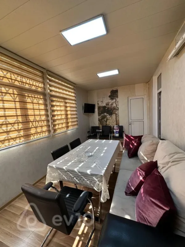 Kirayə verilir 4 otaqlı köhnə tikili 120 m²