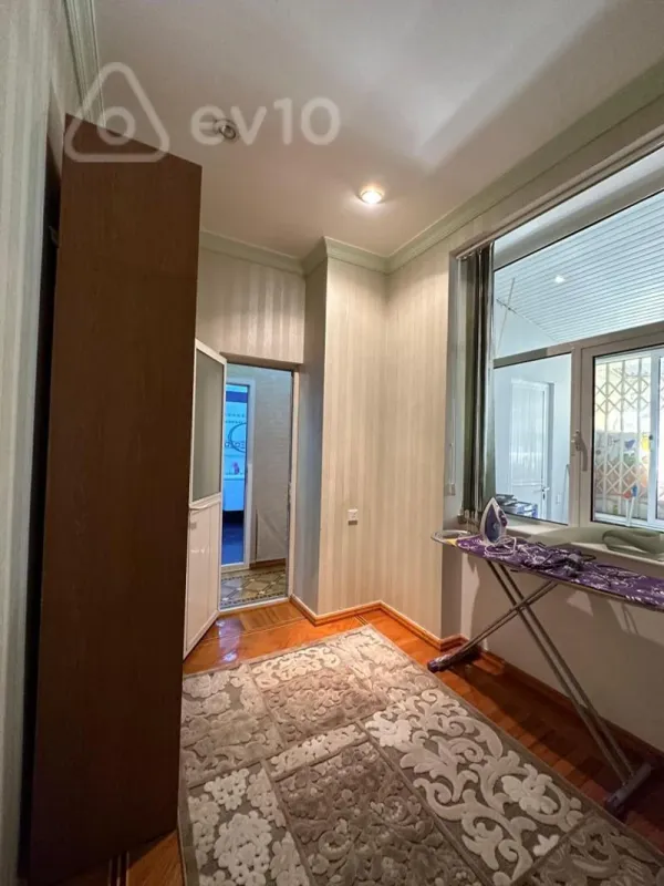 Kirayə verilir 4 otaqlı köhnə tikili 120 m²