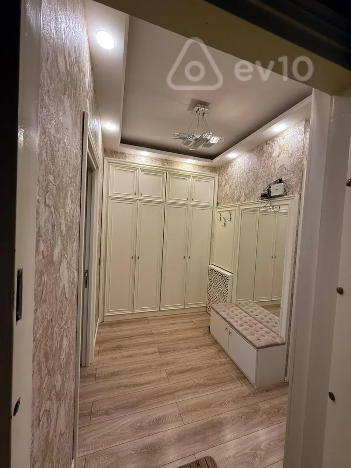 Kirayə verilir 3 otaqlı köhnə tikili 77 m²