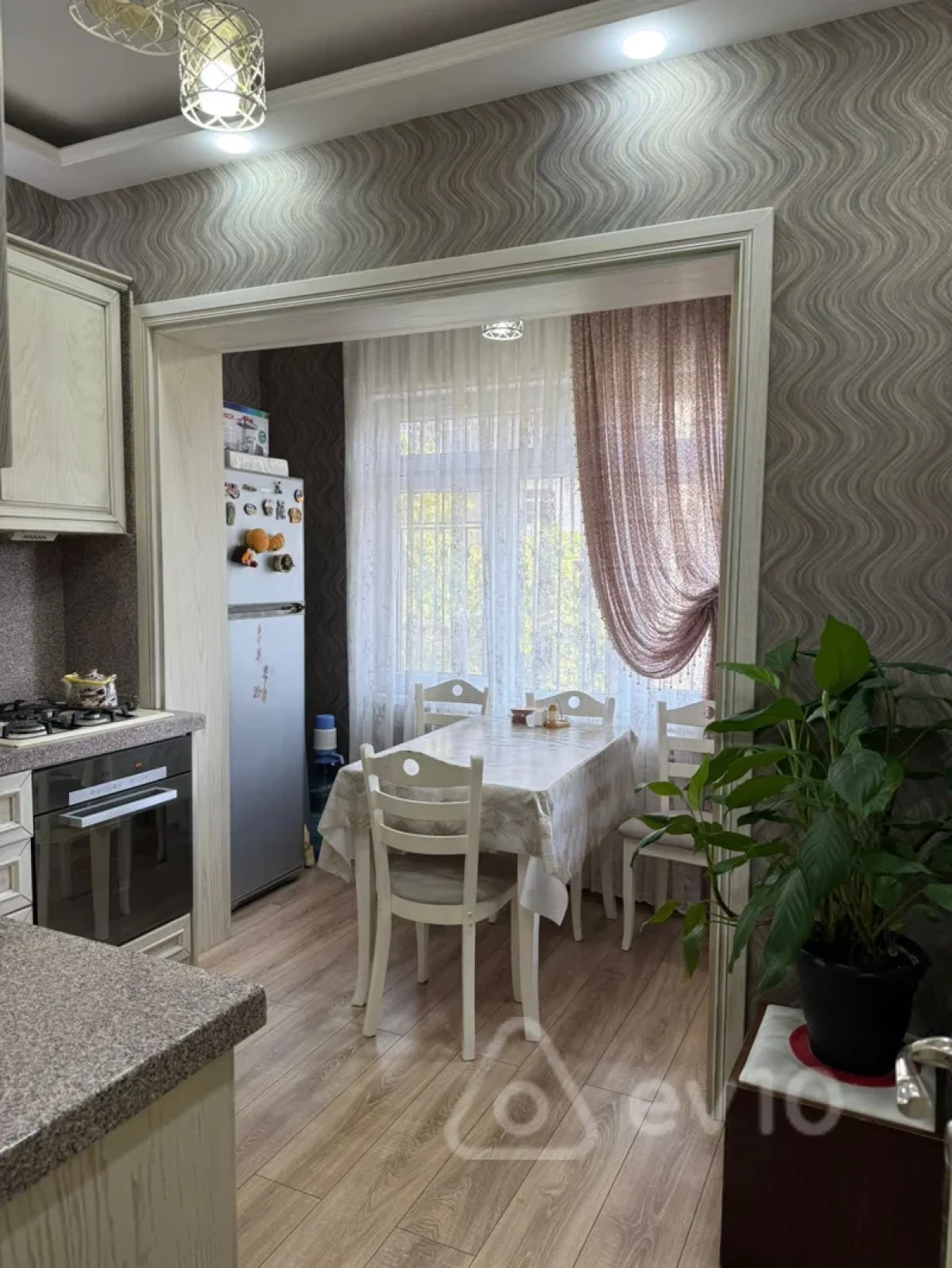 Kirayə verilir 3 otaqlı köhnə tikili 77 m²