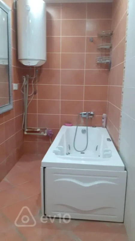 Kirayə verilir 3 otaqlı yeni tikili 200 m²