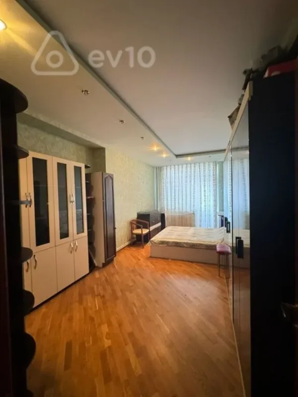 Kirayə verilir 3 otaqlı yeni tikili 200 m²