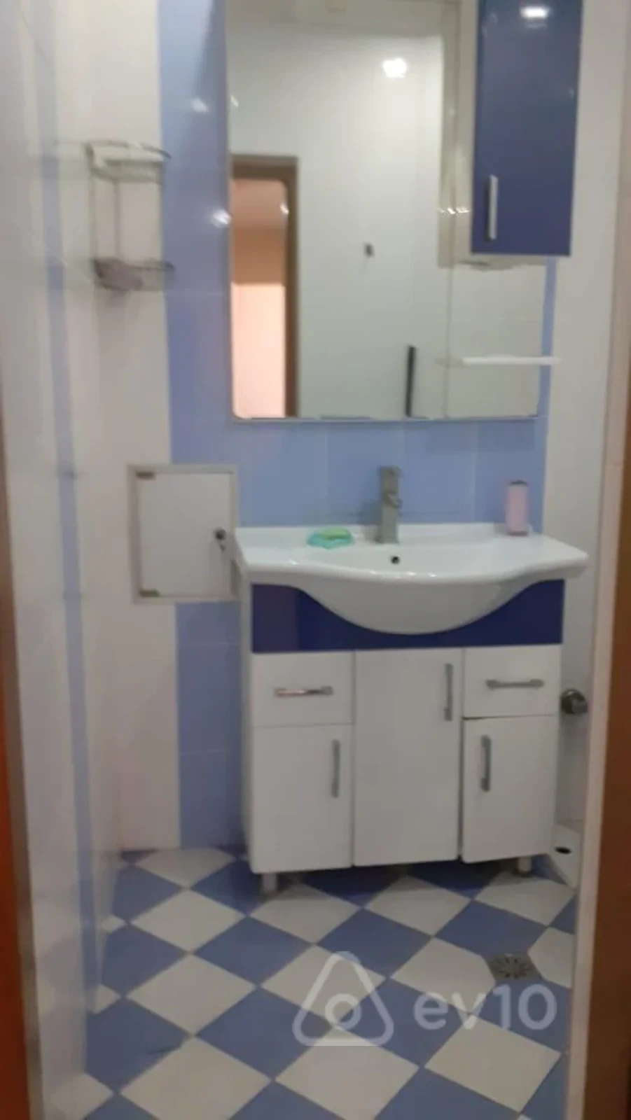 Kirayə verilir 3 otaqlı yeni tikili 200 m²