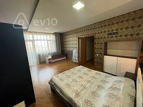 Kirayə verilir 3 otaqlı yeni tikili 200 m²