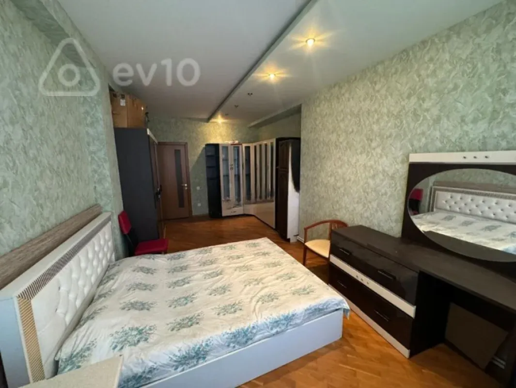 Kirayə verilir 3 otaqlı yeni tikili 200 m²