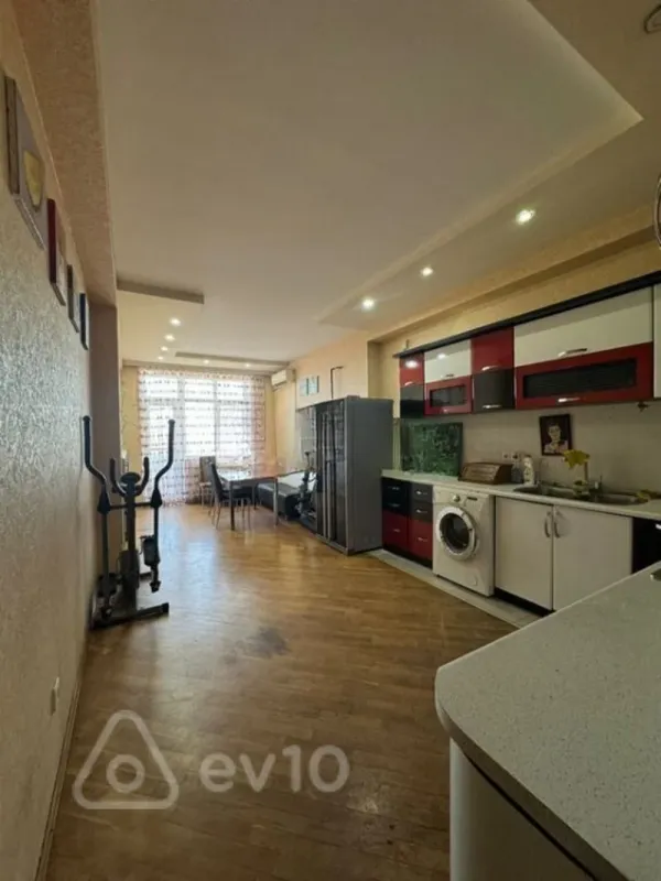 Kirayə verilir 3 otaqlı yeni tikili 200 m²