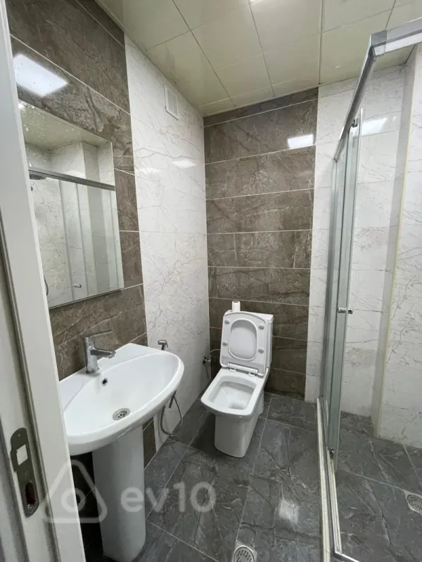 Kirayə verilir 2 otaqlı yeni tikili 75 m²