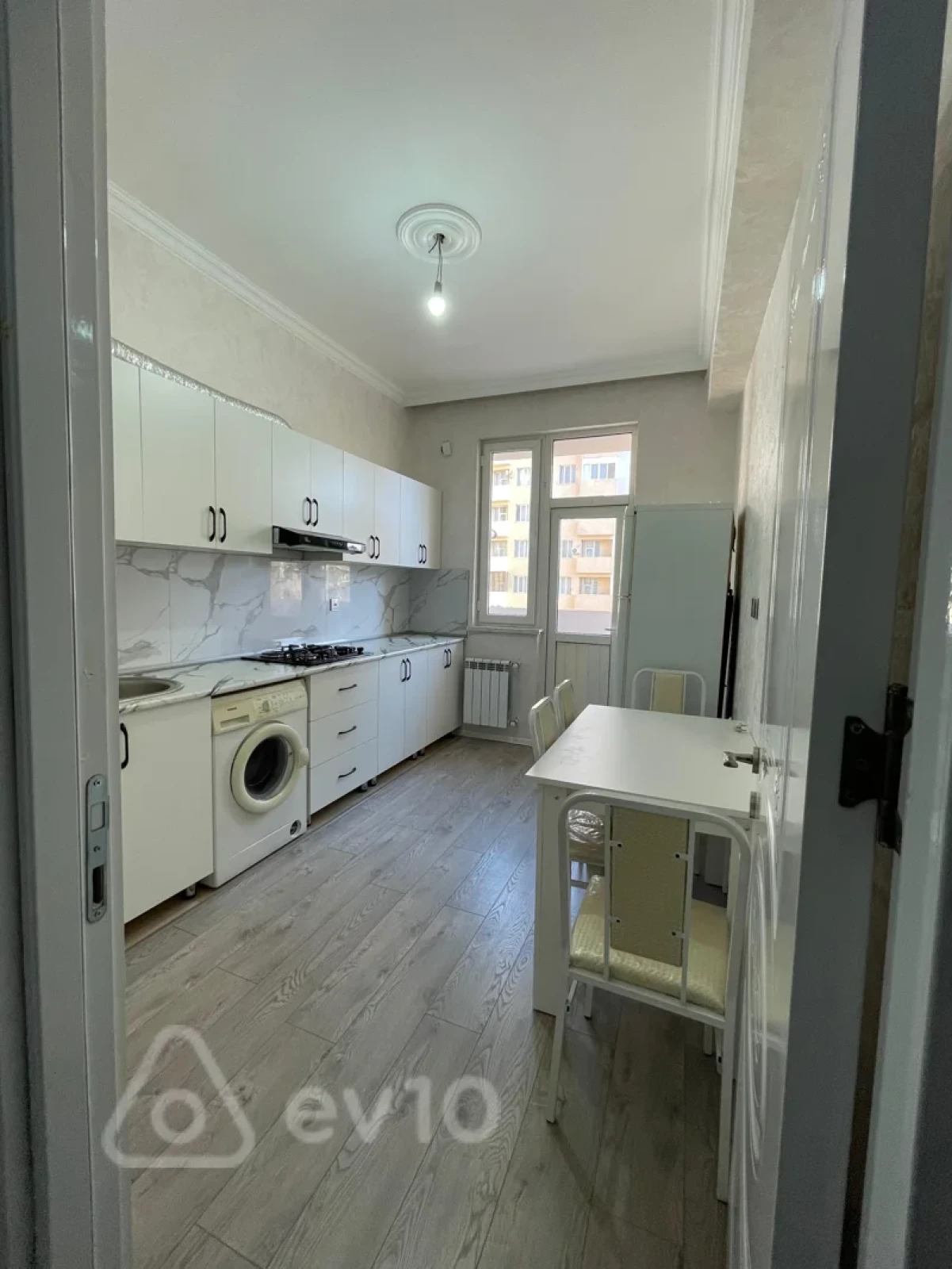 Kirayə verilir 2 otaqlı yeni tikili 75 m²