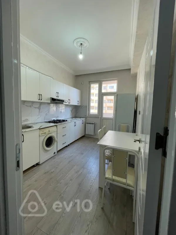 Kirayə verilir 2 otaqlı yeni tikili 75 m²