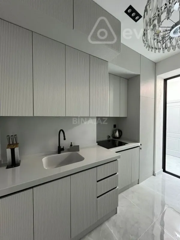 Kirayə verilir 2 otaqlı yeni tikili 65 m²