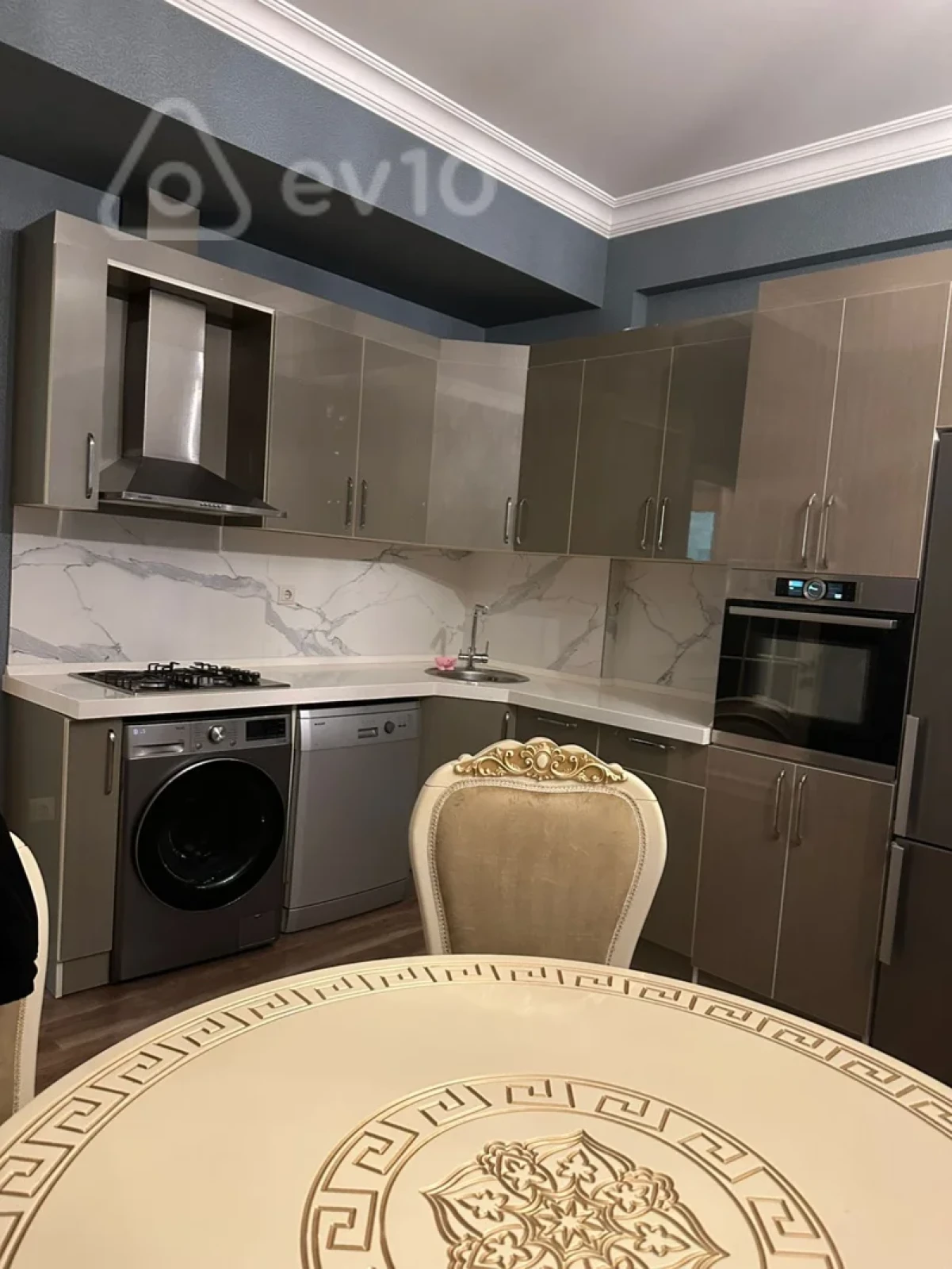 Kirayə verilir 2 otaqlı yeni tikili 62 m²