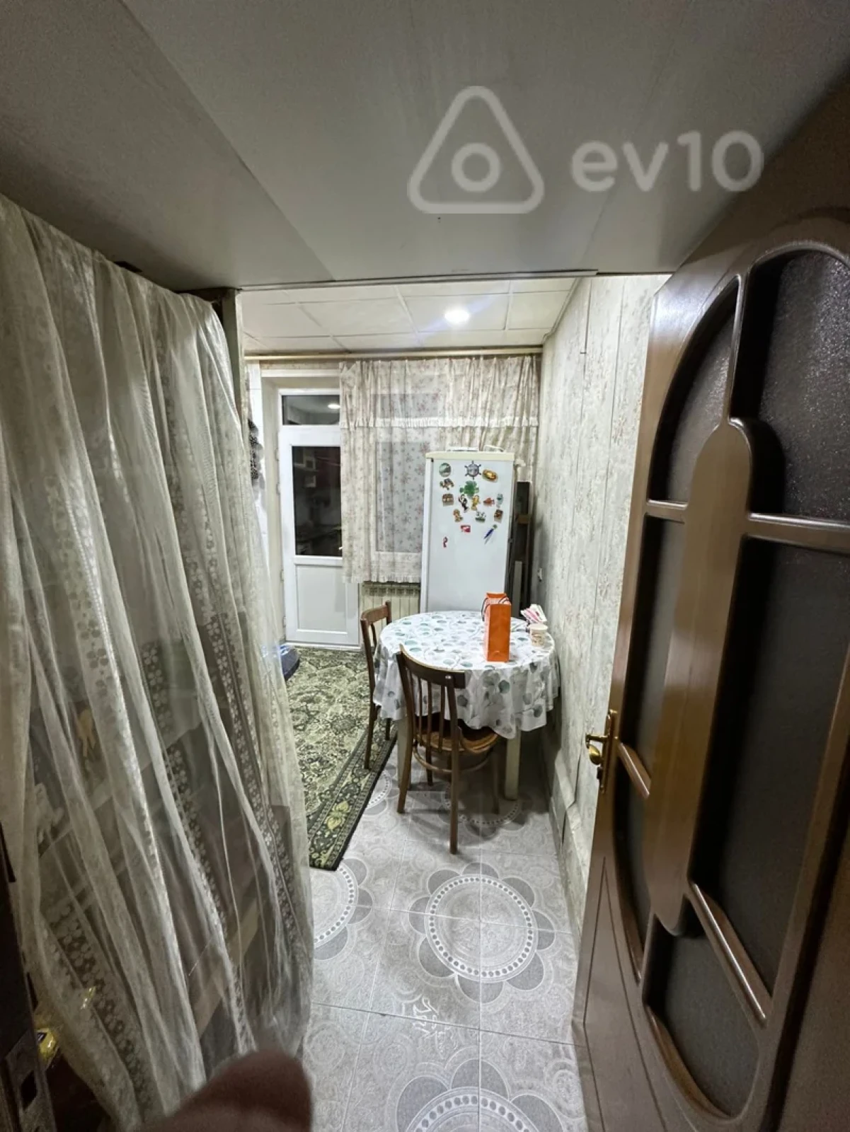 Satılır 2 otaqlı köhnə tikili 60 m²