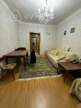 Satılır 2 otaqlı köhnə tikili 60 m²