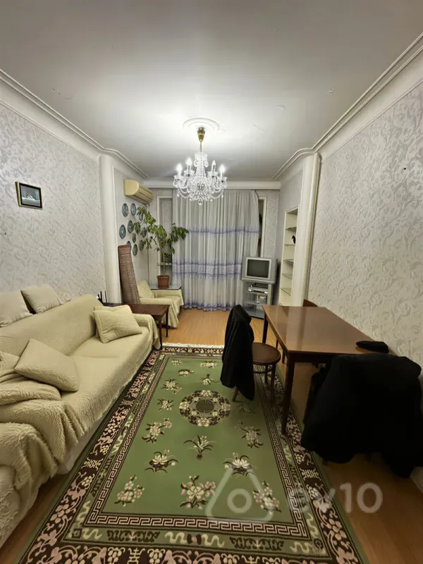 Satılır 2 otaqlı köhnə tikili 60 m²