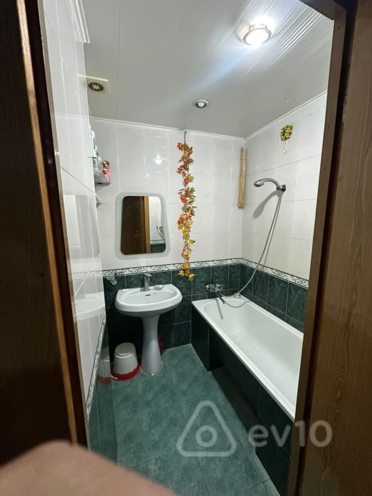 Satılır 2 otaqlı köhnə tikili 60 m²