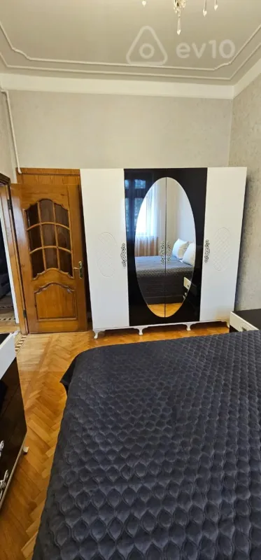 Kirayə verilir 3 otaqlı köhnə tikili 70 m²