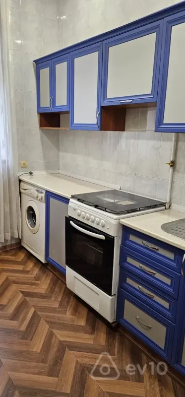 Kirayə verilir 3 otaqlı köhnə tikili 70 m²