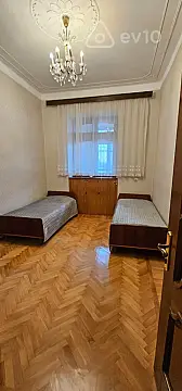 Kirayə verilir 3 otaqlı köhnə tikili 70 m²