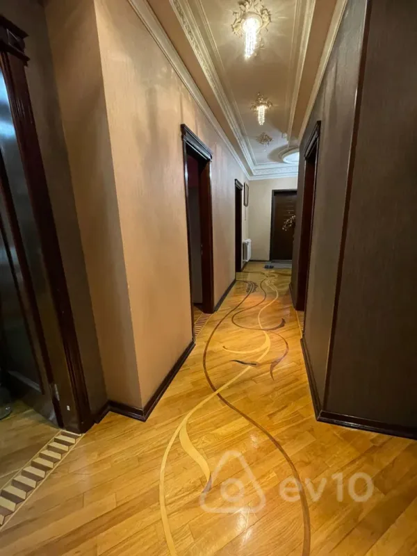 Satılır 4 otaqlı yeni tikili 140 m²