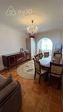 Kirayə verilir 2 otaqlı köhnə tikili 60 m²
