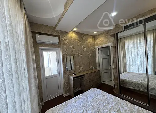 Kirayə verilir 3 otaqlı yeni tikili 130 m²