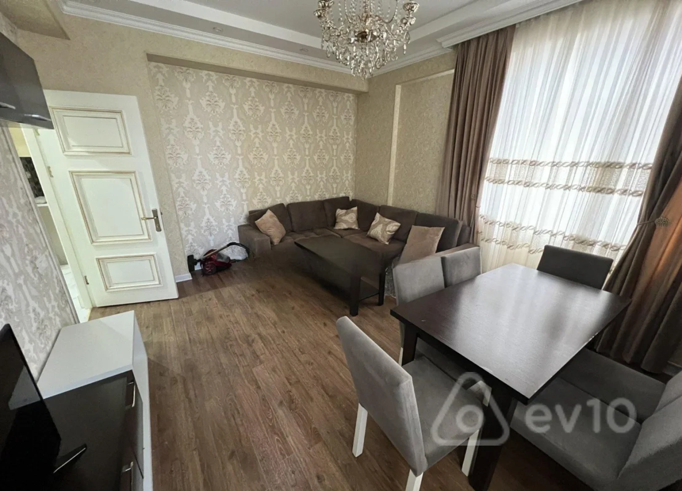 Kirayə verilir 3 otaqlı yeni tikili 130 m²