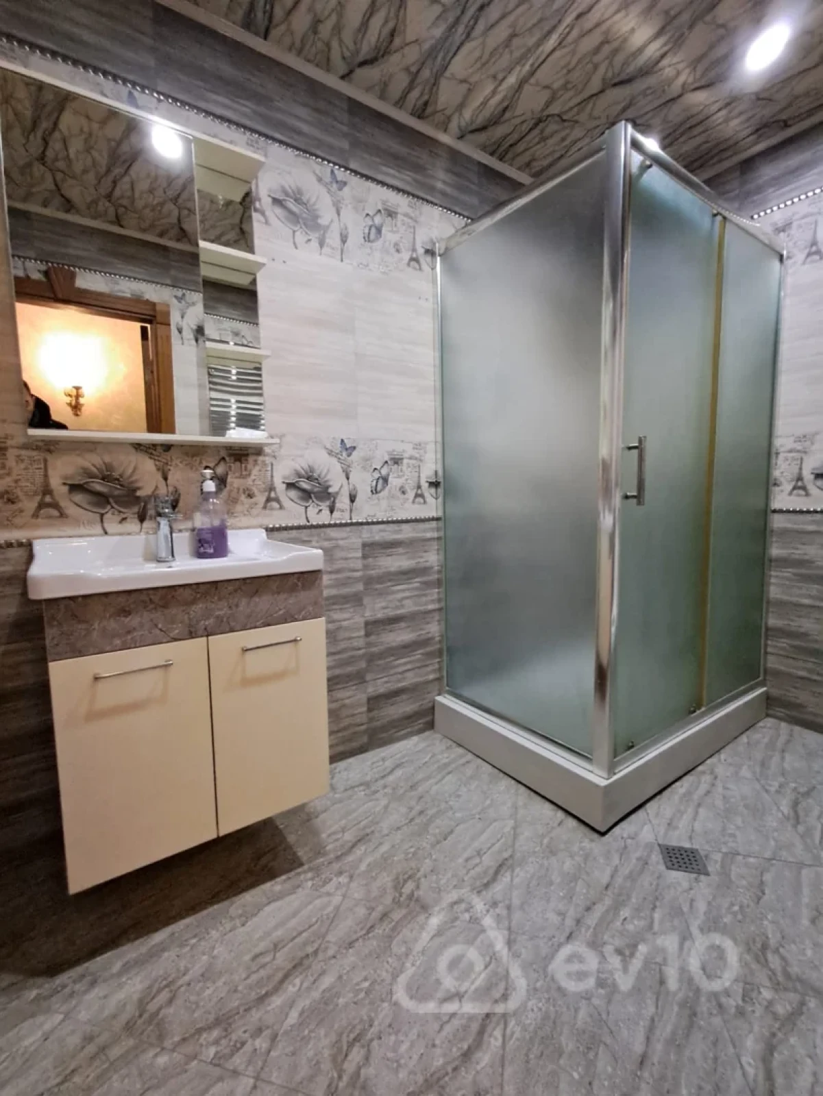 Satılır 3 otaqlı yeni tikili 130 m²