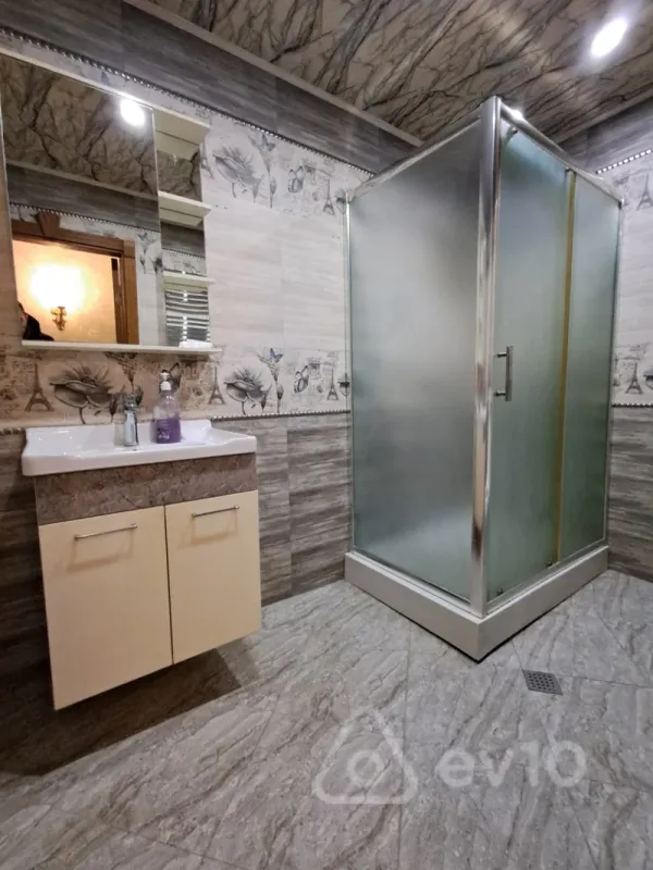 Satılır 3 otaqlı yeni tikili 130 m²