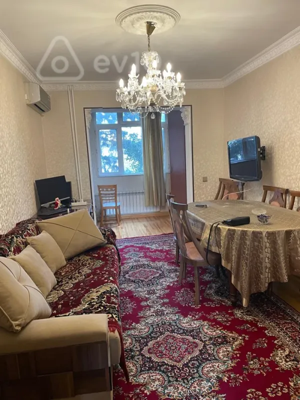 Kirayə verilir 2 otaqlı köhnə tikili 65 m²