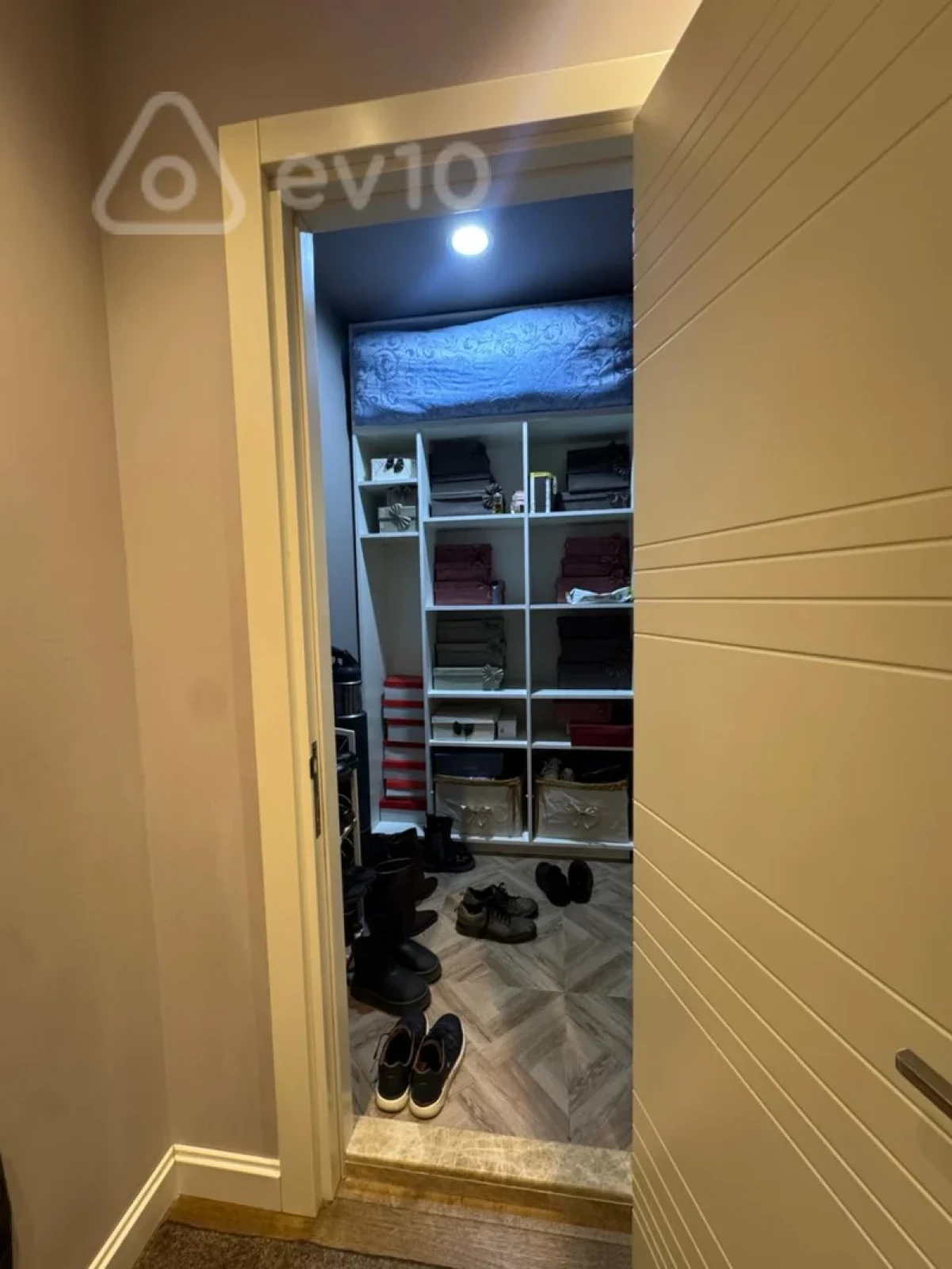 Satılır 3 otaqlı yeni tikili 138 m²