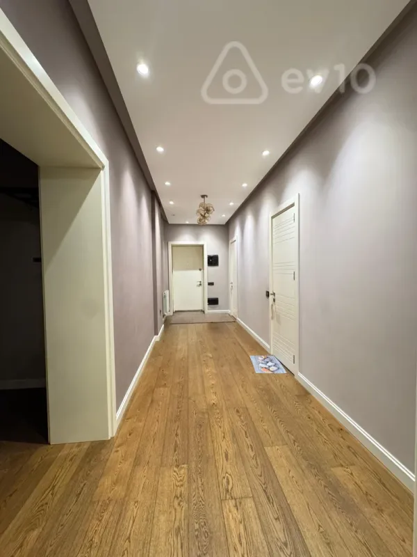Satılır 3 otaqlı yeni tikili 138 m²