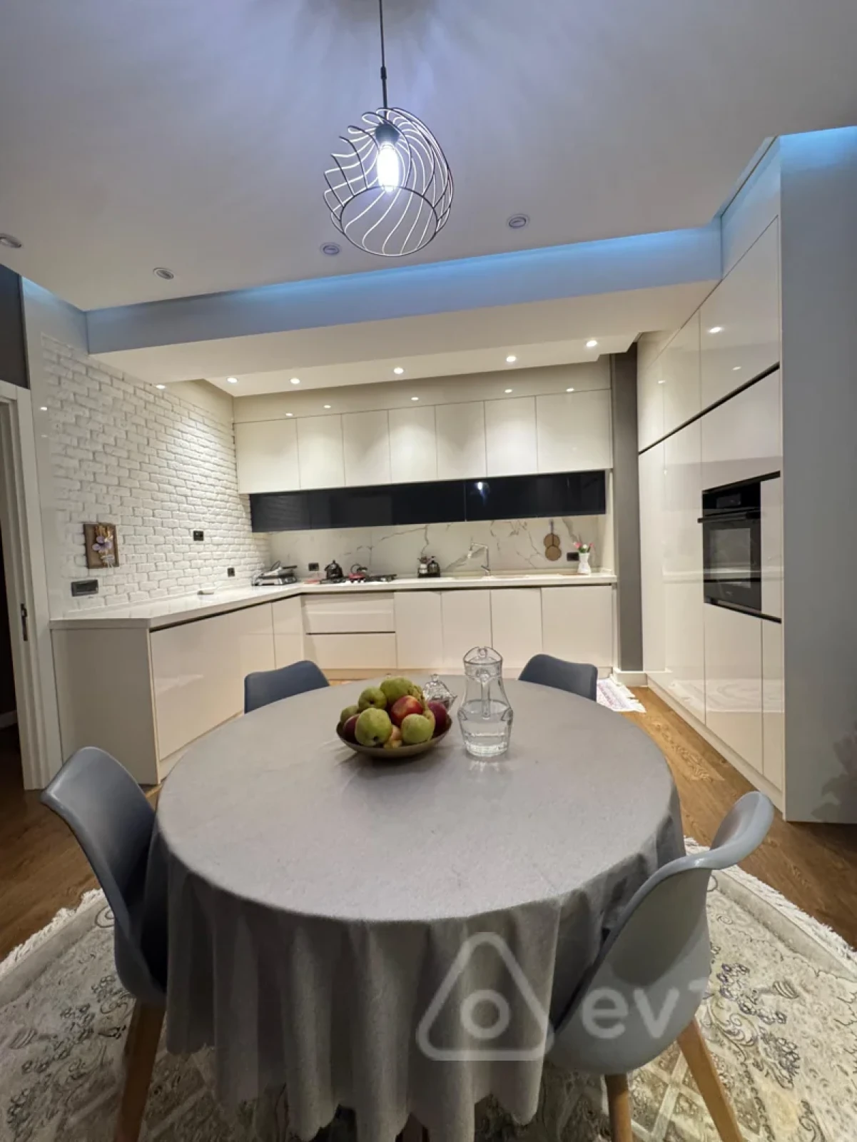 Satılır 3 otaqlı yeni tikili 138 m²