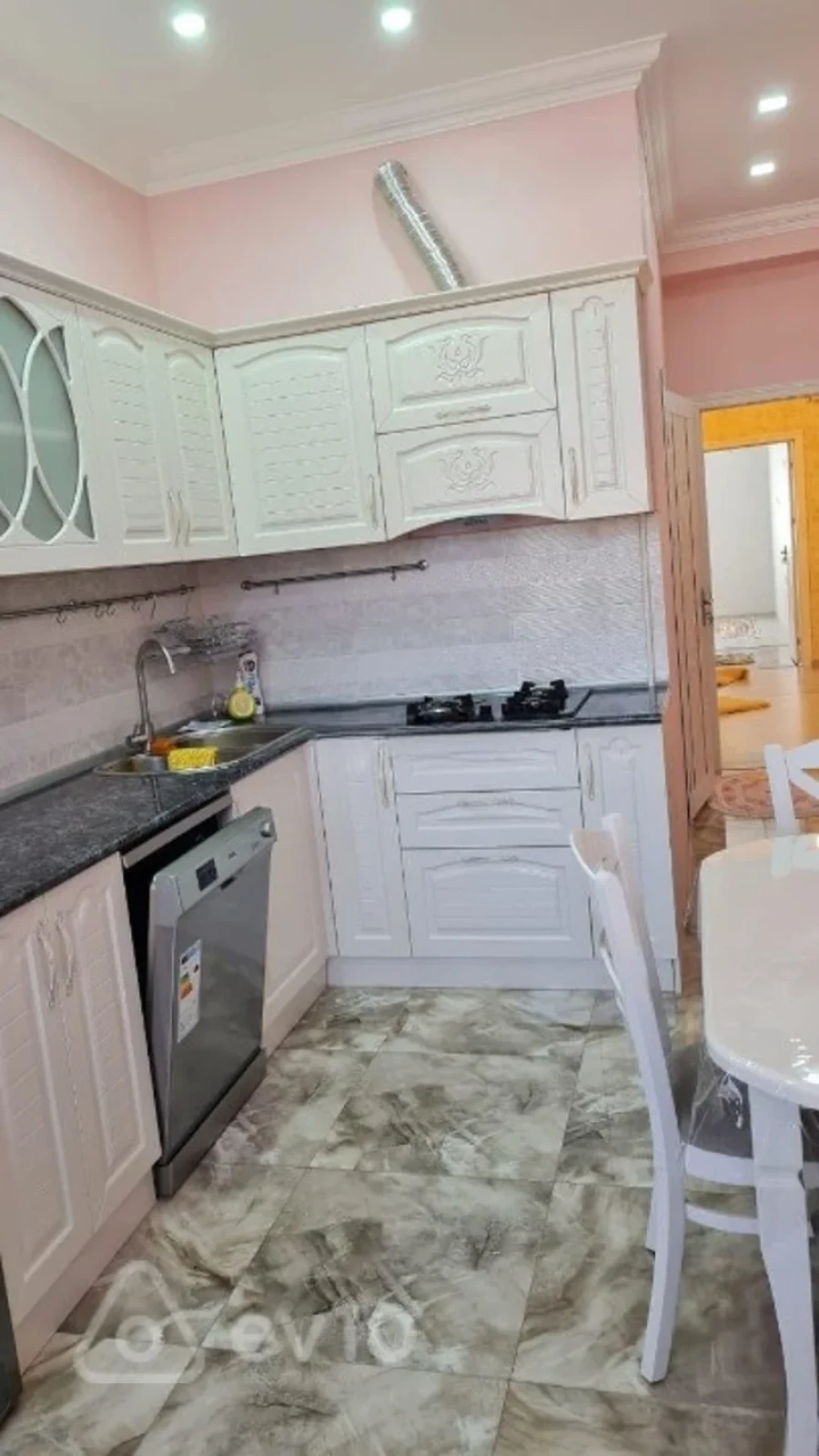 Kirayə verilir 3 otaqlı yeni tikili 89 m²