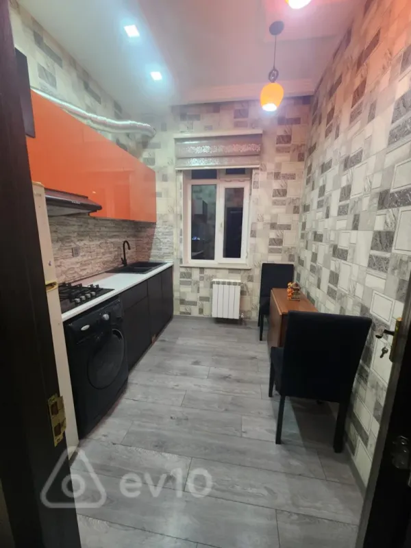 Kirayə verilir 3 otaqlı köhnə tikili 70 m²
