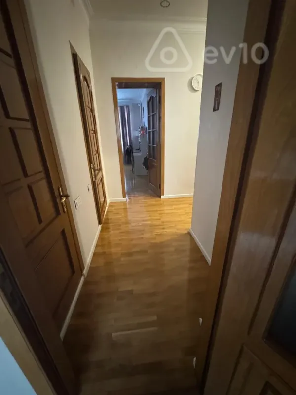 Satılır 3 otaqlı köhnə tikili 90 m²