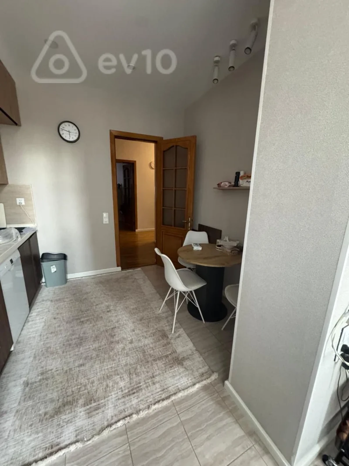 Satılır 3 otaqlı köhnə tikili 90 m²