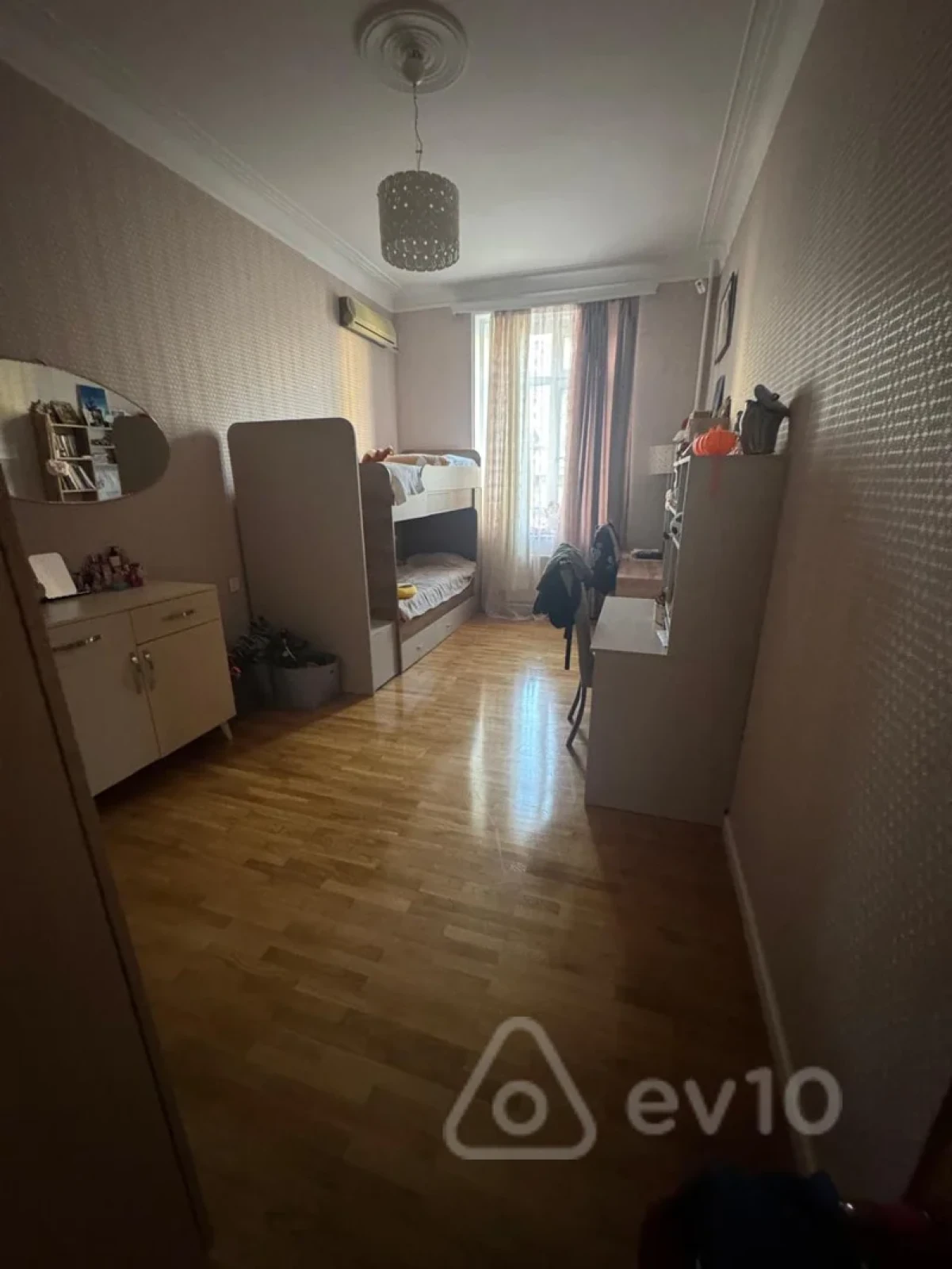 Satılır 3 otaqlı köhnə tikili 90 m²