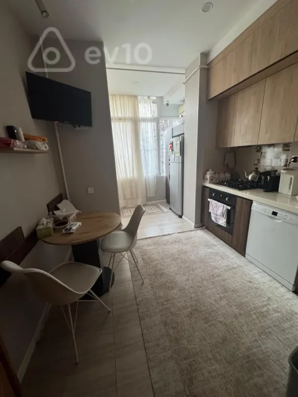 Satılır 3 otaqlı köhnə tikili 90 m²