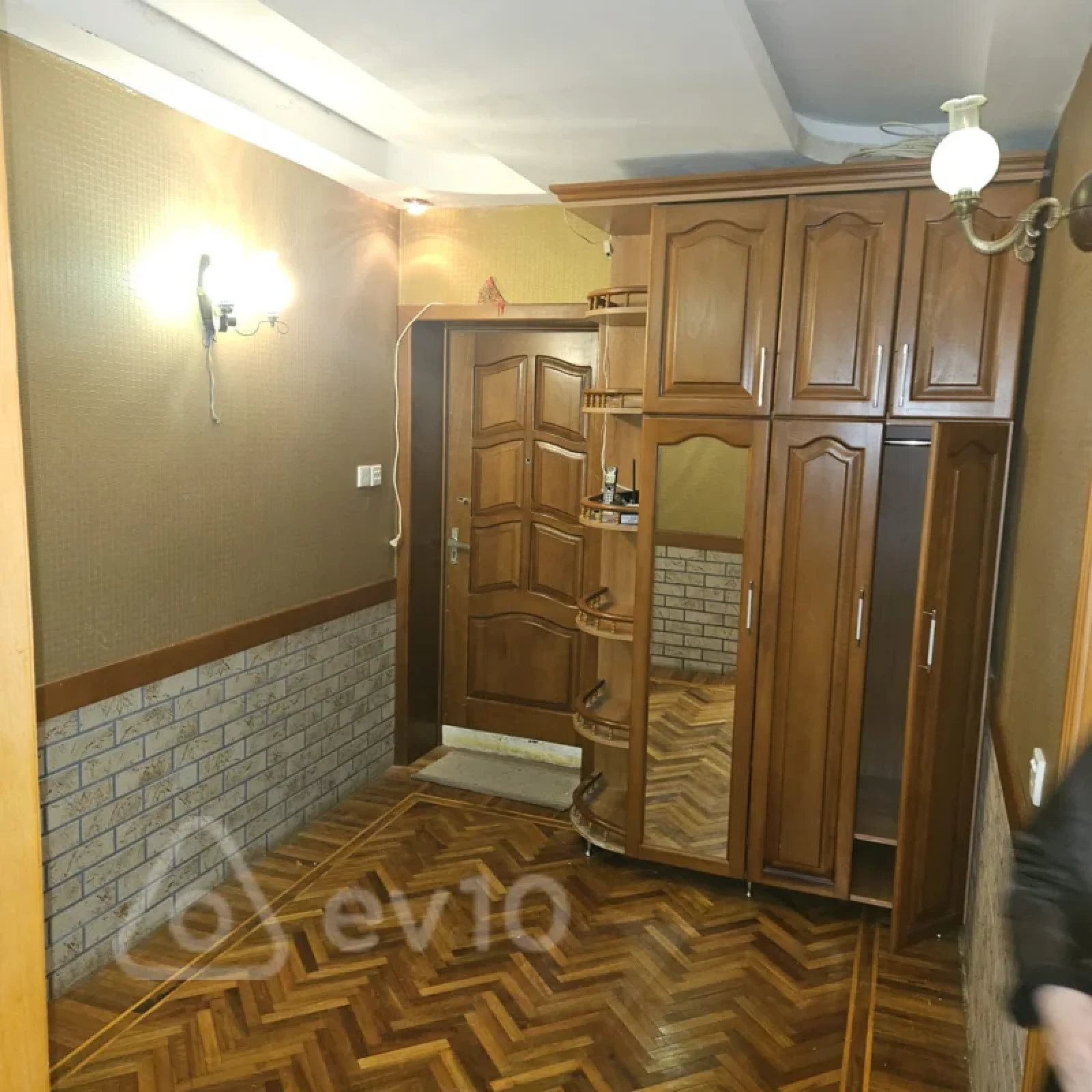 Kirayə verilir 2 otaqlı köhnə tikili 60 m²