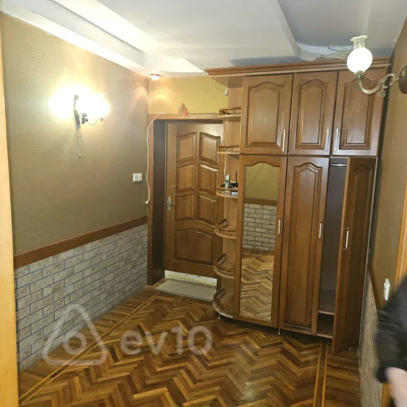 Kirayə verilir 2 otaqlı köhnə tikili 60 m²