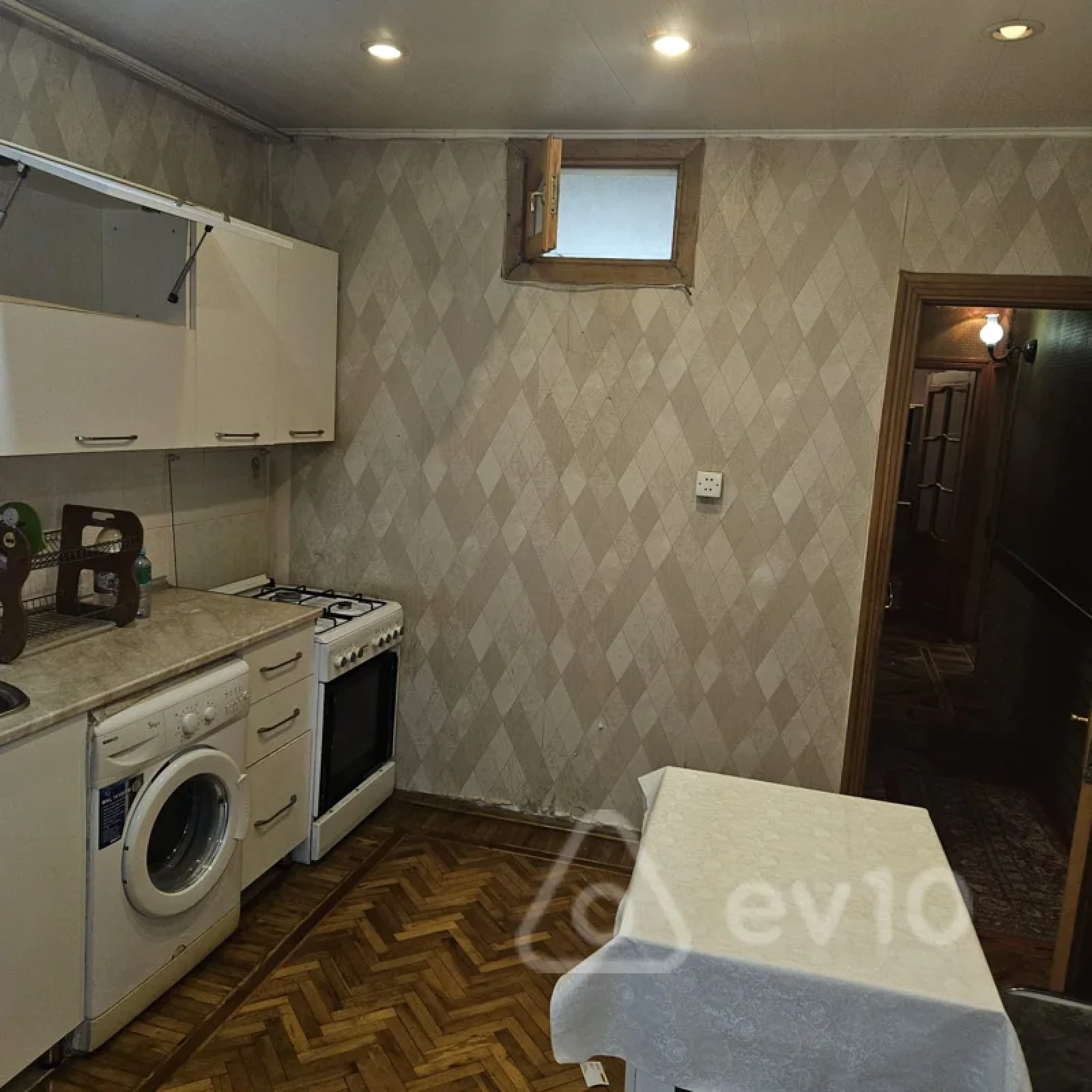 Kirayə verilir 2 otaqlı köhnə tikili 60 m²