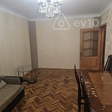 Kirayə verilir 2 otaqlı köhnə tikili 60 m²