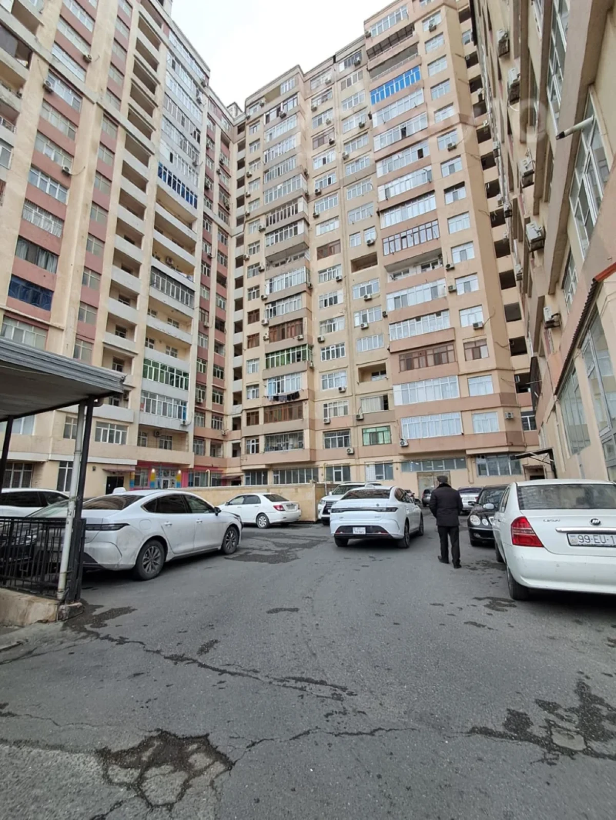 Satılır 3 otaqlı yeni tikili 130 m²