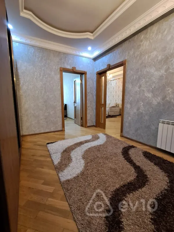 Satılır 3 otaqlı yeni tikili 130 m²